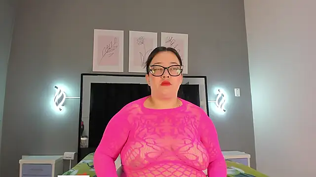 Snapshot of zoe_curvyy chatting on 06-01-26, 12:05 zoe curvyy online show from 06-01-26, 12:05
