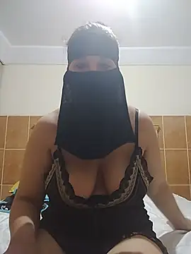 Snapshot of Laty_123 chatting on 06-17-26, 12:04 Laty 123 online show from 06-17-26, 12:04