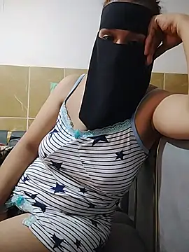Snapshot of Laty_123 chatting on 07-16-26, 12:35 Laty 123 online show from 07-16-26, 12:35