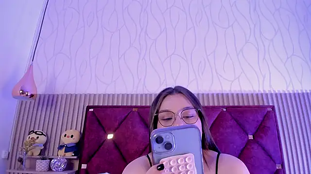 Snapshot of Ivybloom_ chatting on 05-22-26, 12:25 Ivybloom online show from 05-22-26, 12:25