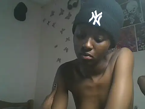 Snapshot of loversoncam chatting on 05-25-26, 10:25 loversoncam online show from 05-25-26, 10:25