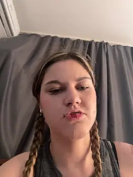 la lisa  online show from 06-18-26, 07:07
