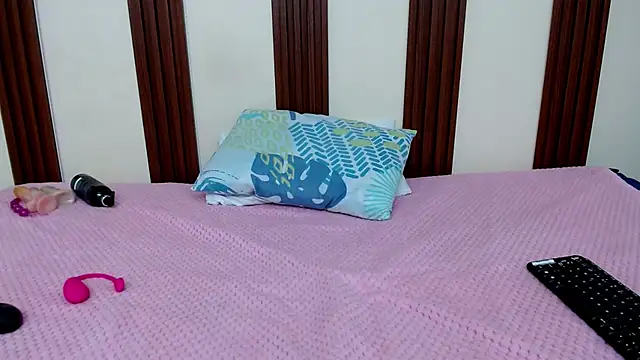 Snapshot of skinnykattylush19 chatting on 06-19-26, 06:19 skinnykattylush19 online show from 06-19-26, 06:19