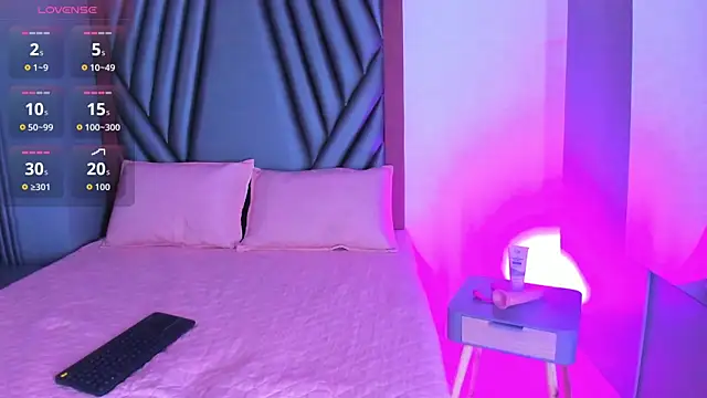 madison flores online show from 06-25-26, 03:15