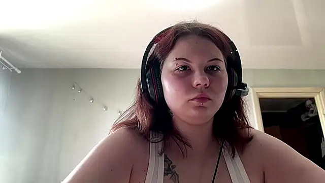Snapshot of Redhair_girl chatting on 05-28-26, 02:12 Redhair girl online show from 05-28-26, 02:12