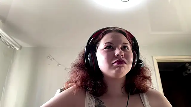 Snapshot of Redhair_girl chatting on 05-25-26, 03:11 Redhair girl online show from 05-25-26, 03:11