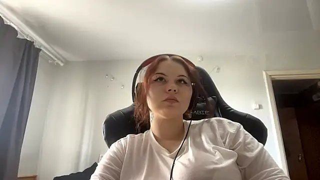 Snapshot of Redhair_girl chatting on 05-21-26, 01:08 Redhair girl online show from 05-21-26, 01:08
