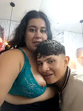 Snapshot of ParejaCurvy20 chatting on 05-19-26, 01:56 ParejaCurvy20 online show from 05-19-26, 01:56
