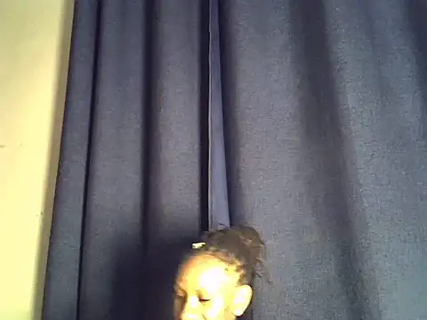 Snapshot of Queen_slim2 chatting on 05-23-26, 07:57 Queen slim2 online show from 05-23-26, 07:57