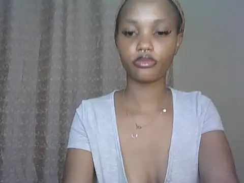 Snapshot of PrettyT5 chatting on 06-25-26, 07:52 PrettyT5 online show from 06-25-26, 07:52