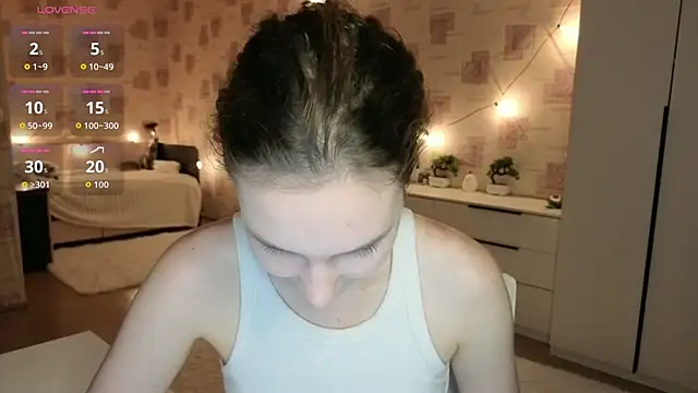 Snapshot of Megan_swiftss chatting on 06-17-26, 07:02 Megan swiftss online show from 06-17-26, 07:02