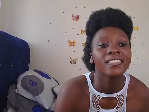 SweetCoochie222 online show from 05-19-26, 04:30