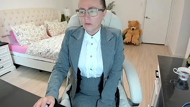 Vika73 online show from 10-18-25, 01:02