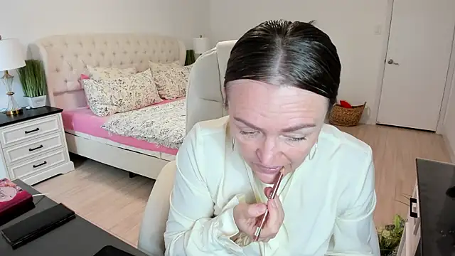 Vika73 online show from 10-11-25, 03:02