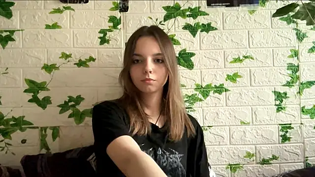 LisaPorse online show from 05-17-26, 03:12