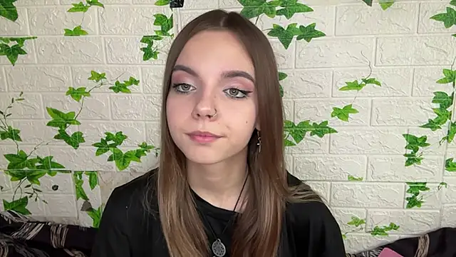 LisaPorse online show from 06-19-26, 03:07