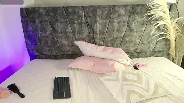MadisonCollinss  online show from 07-06-26, 03:03