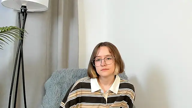 Snapshot of JaclynBoluda chatting on 05-18-26, 01:05 JaclynBoluda online show from 05-18-26, 01:05