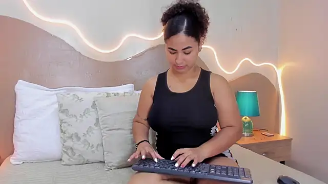 Amber Milers online show from 05-23-26, 07:24