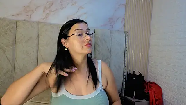 Snapshot of JuliaFerrer chatting on 05-17-26, 05:29 JuliaFerrer online show from 05-17-26, 05:29