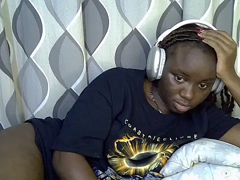 Snapshot of cute_gee5 chatting on 06-24-26, 09:23 cute gee5 online show from 06-24-26, 09:23