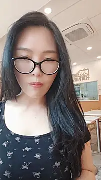 Snapshot of lylxili chatting on 06-17-26, 06:24 lylxili online show from 06-17-26, 06:24