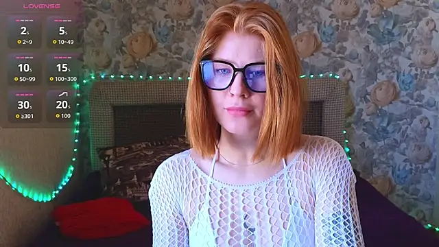 Snapshot of Juli_Ginger chatting on 06-10-26, 06:03 Juli Ginger online show from 06-10-26, 06:03