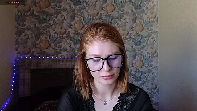 Snapshot of Juli_Ginger chatting on 06-25-26, 05:56 Juli Ginger online show from 06-25-26, 05:56