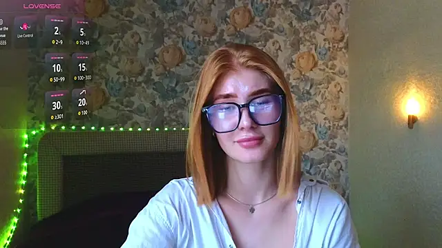 Snapshot of Juli_Ginger chatting on 07-14-26, 02:45 Juli Ginger online show from 07-14-26, 02:45