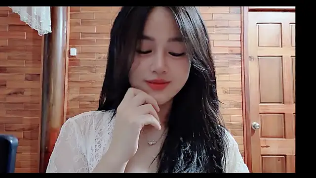 Bee-Cherry online show from 06-17-26, 01:27