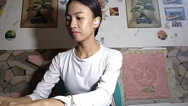 Snapshot of DeeannGunby chatting on 05-28-26, 04:57 DeeannGunby online show from 05-28-26, 04:57