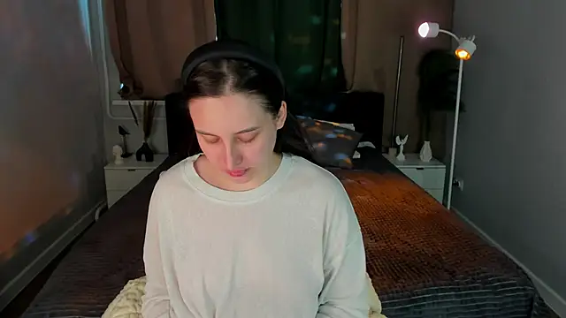 Elizabet Colllins online show from 06-21-26, 01:11