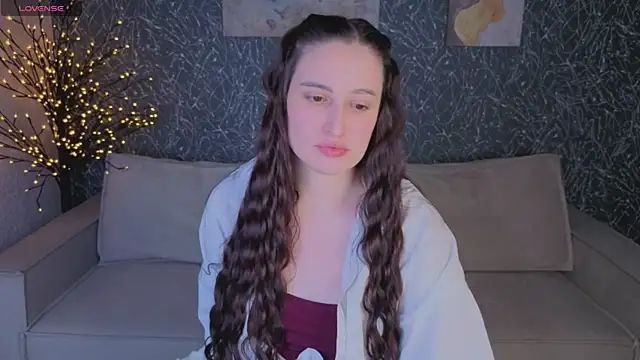 Elizabet Colllins online show from 06-19-26, 01:00