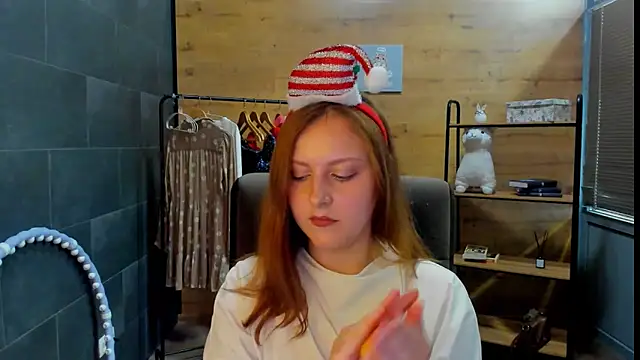 LauraaJohnson online show from 05-19-26, 01:29
