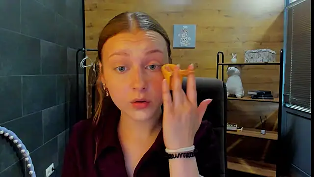 LauraaJohnson online show from 05-20-26, 01:08