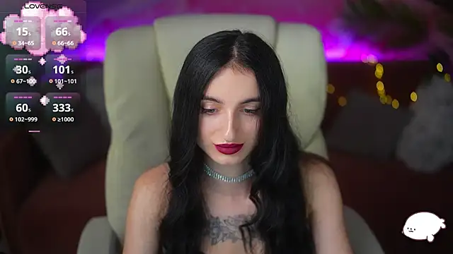 Snapshot of EmilyyMoon chatting on 06-14-26, 01:34 EmilyyMoon online show from 06-14-26, 01:34