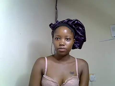 Snapshot of Pretty_kitty48 chatting on 06-18-26, 12:54 Pretty kitty48 online show from 06-18-26, 12:54