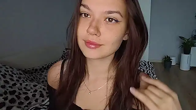 Snapshot of Vicki_queen chatting on 06-19-26, 05:13 Vicki queen online show from 06-19-26, 05:13