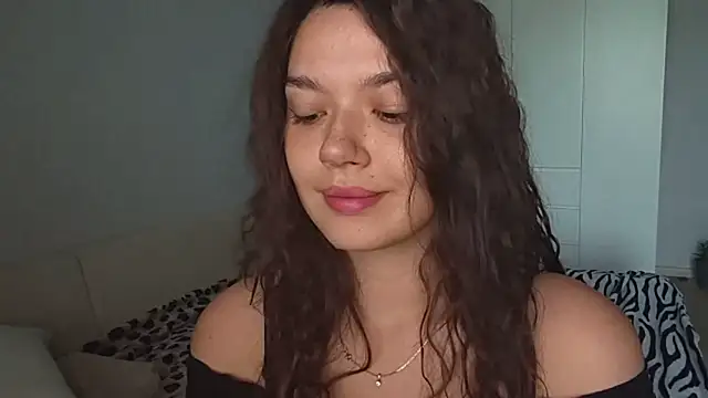 Snapshot of Vicki_queen chatting on 06-27-26, 05:13 Vicki queen online show from 06-27-26, 05:13