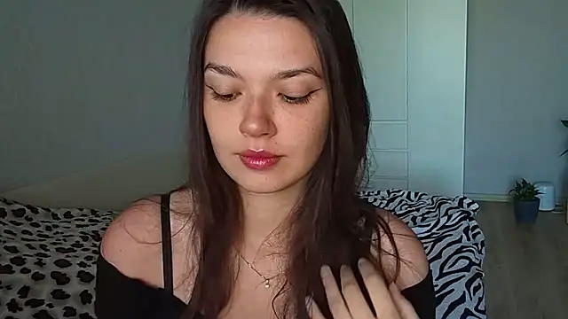 Snapshot of Vicki_queen chatting on 06-18-26, 05:06 Vicki queen online show from 06-18-26, 05:06
