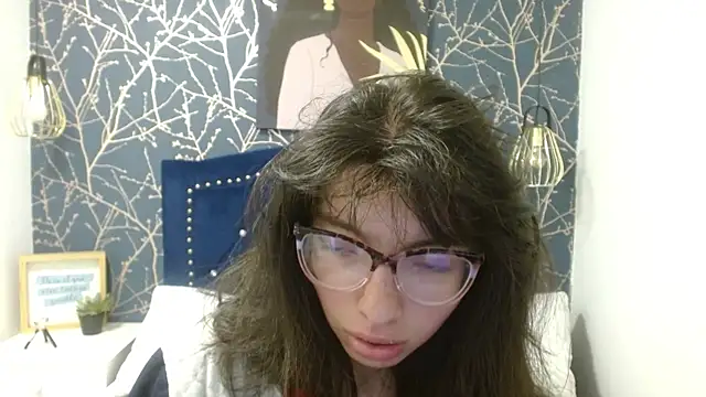 Snapshot of Allyshon_ chatting on 05-27-26, 07:43 Allyshon online show from 05-27-26, 07:43