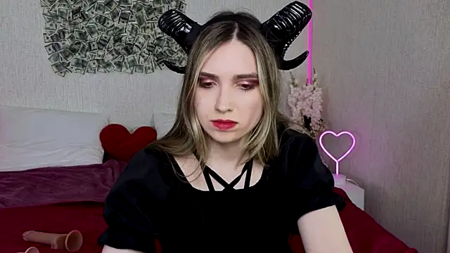 NocturneHuntress online show from 06-01-26, 07:30