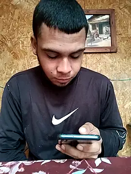 Snapshot of V3NENO_xxxhot1 chatting on 05-21-26, 02:14 V3NENO xxxhot1 online show from 05-21-26, 02:14