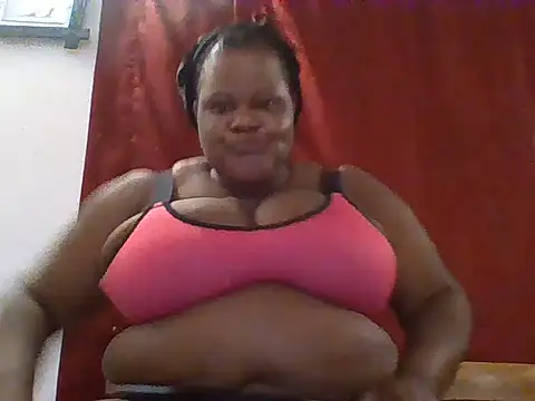 Snapshot of Sexy_boobiess chatting on 06-17-26, 02:00 Sexy boobiess online show from 06-17-26, 02:00