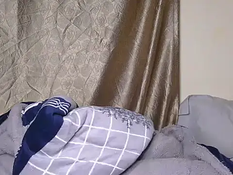 Snapshot of cee_queen chatting on 06-17-26, 03:33 cee queen online show from 06-17-26, 03:33