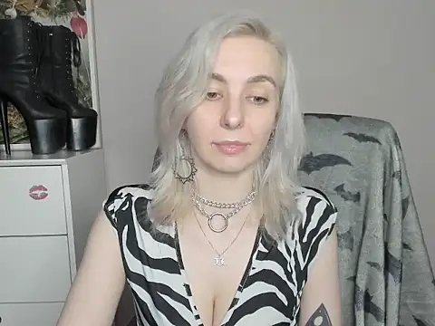 velvetanne online show from 06-18-26, 06:45