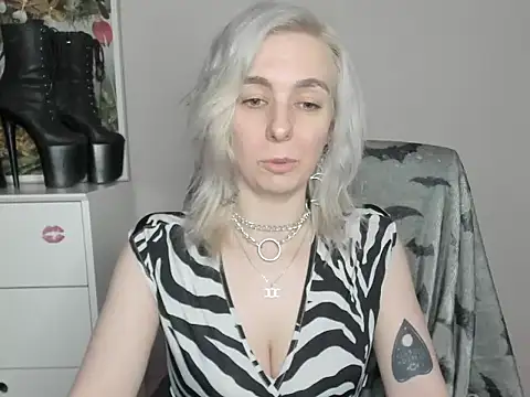 velvetanne online show from 06-18-26, 10:09