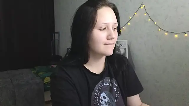Tori cute online show from 05-20-26, 12:24