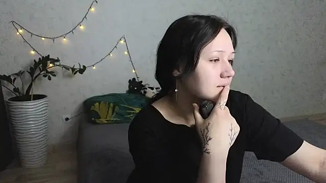 Tori cute online show from 05-25-26, 12:10