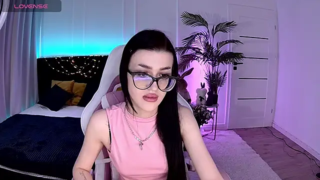 Snapshot of Ariella_Me chatting on 06-16-26, 06:24 Ariella Me online show from 06-16-26, 06:24